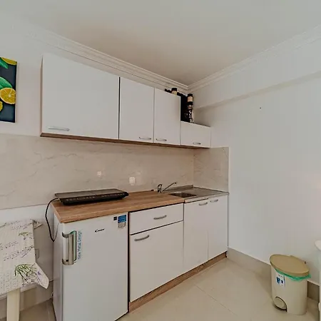 4 Bedroom Amazing In Apartment Lumbarda
