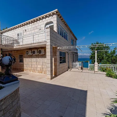 4 Bedroom Amazing In Apartment *